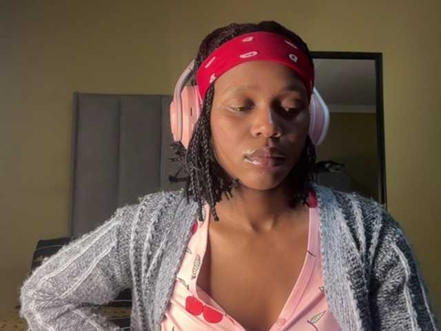 SexyBaddie live cam on BongaCams