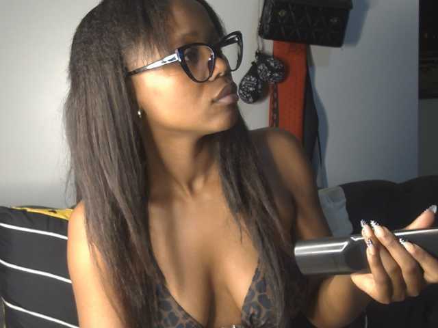 SexyBaddie live cam on BongaCams