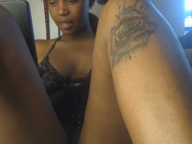 SexyBaddie live cam on BongaCams
