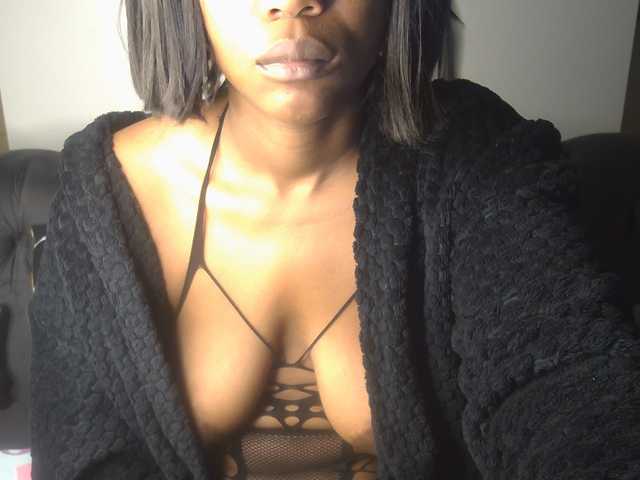 SexyBaddie live cam on BongaCams