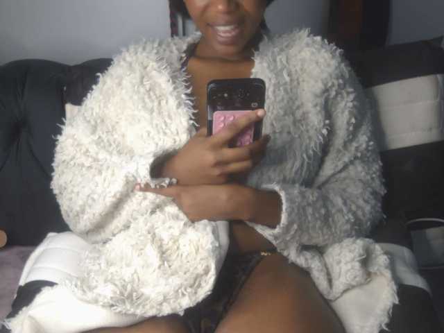 SexyBaddie live cam on BongaCams