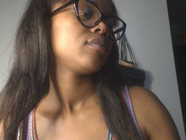 SexyBaddie live cam on BongaCams