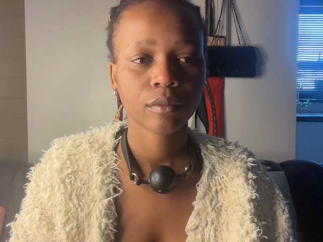 SexyBaddie live cam on BongaCams