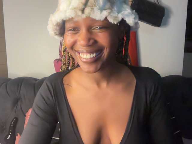 SexyBaddie live cam on BongaCams