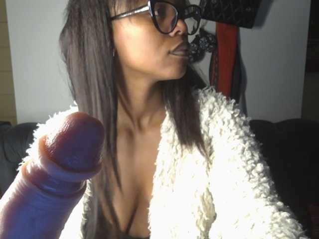 SexyBaddie live cam on BongaCams