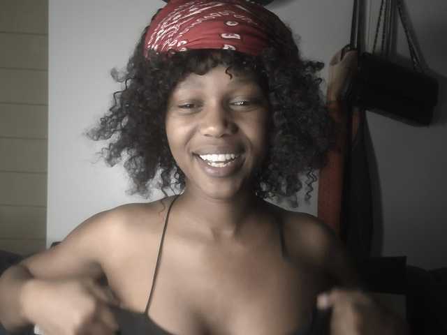 SexyBaddie live cam on BongaCams