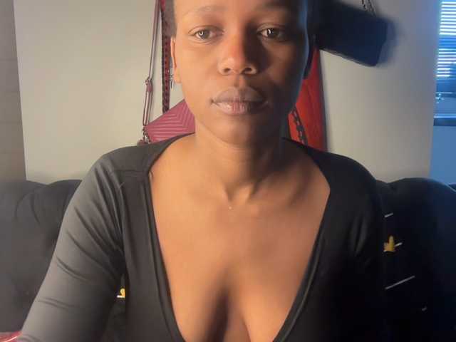 SexyBaddie live cam on BongaCams