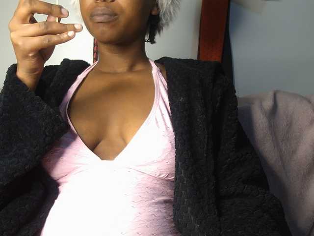 SexyBaddie live cam on BongaCams