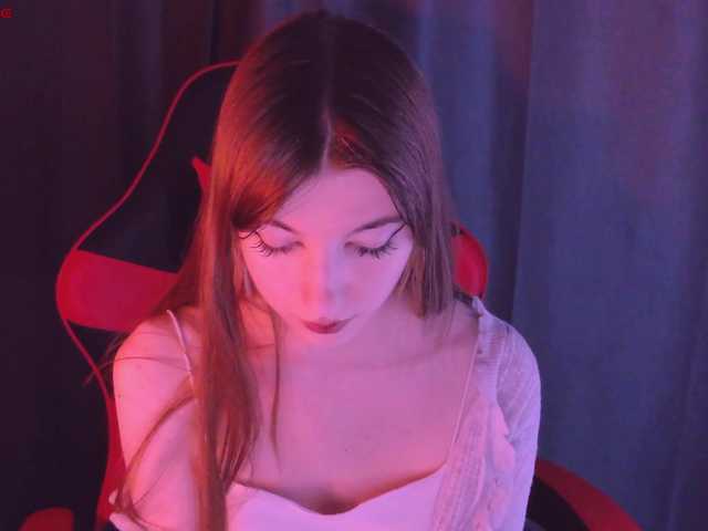 le modèle A1ice est en webcam porno dans un show sur le site bongacams, il possède les tags suivants: White/Caucasian,Brunette,Shaved