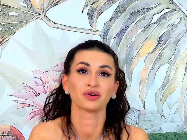 GoldCherry7's BongaCams show and profile