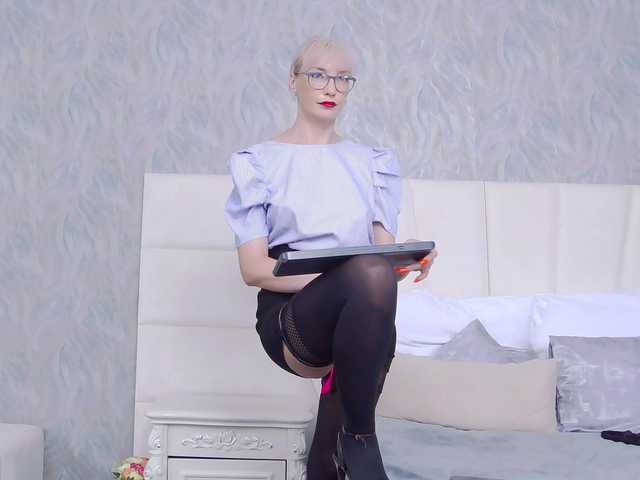 LoreneMoonlight live cam on BongaCams