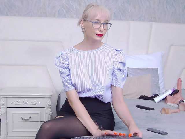 LoreneMoonlight live cam on BongaCams