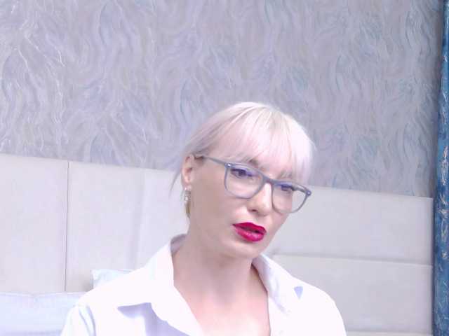 LoreneMoonlight live cam on BongaCams