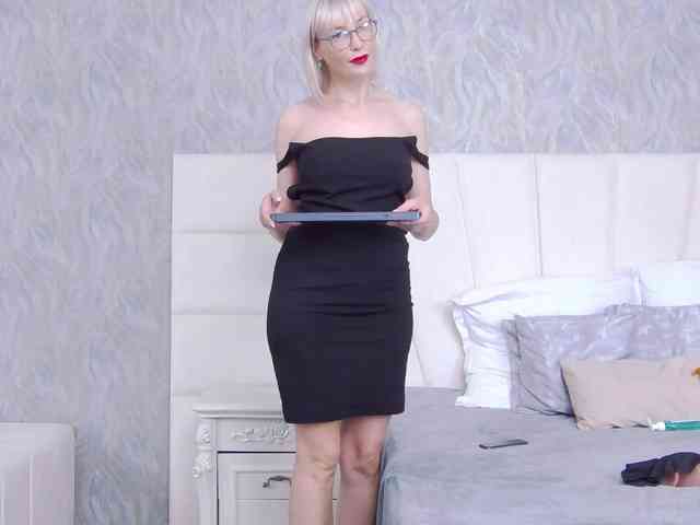 nude striptease LoreneMoonlight