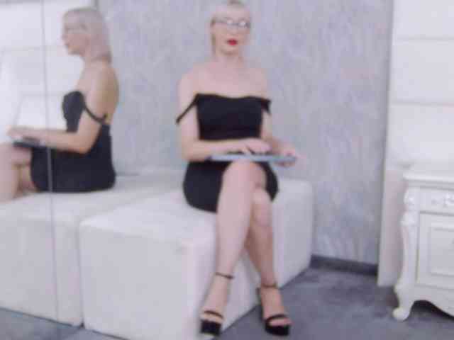 nude amateur cam LoreneMoonlight