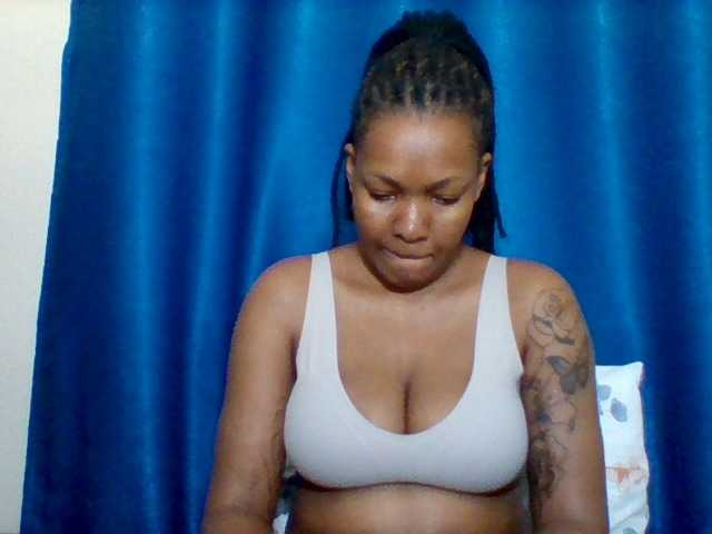 Sexyapple2002 live cam on BongaCams