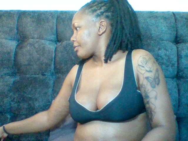 Sexyapple2002 live cam on BongaCams