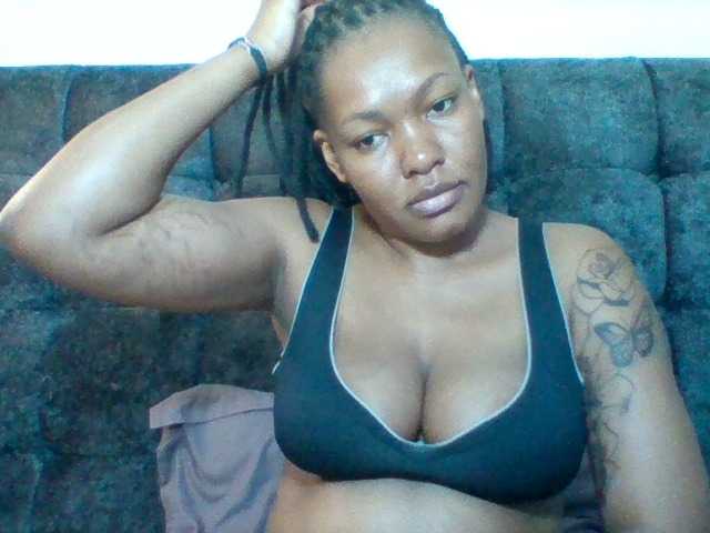 Sexyapple2002 live cam on BongaCams