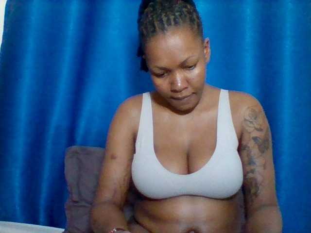 Sexyapple2002 live cam on BongaCams