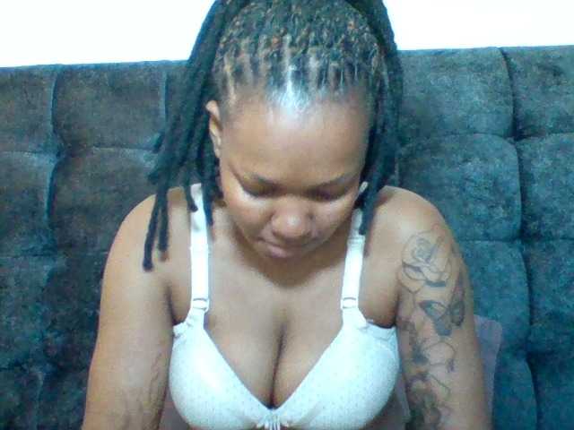 Sexyapple2002 live cam on BongaCams
