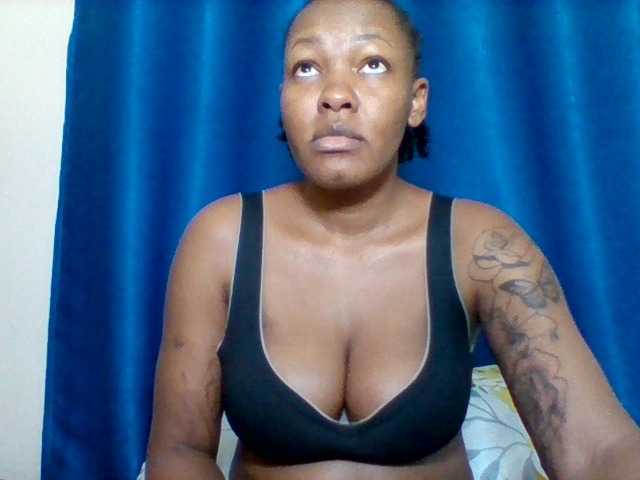 Sexyapple2002 live cam on BongaCams