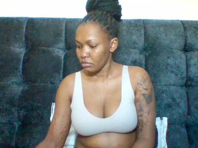 Sexyapple2002 live cam on BongaCams