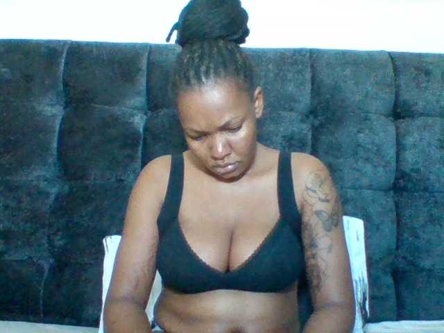 Sexyapple2002 live cam on BongaCams