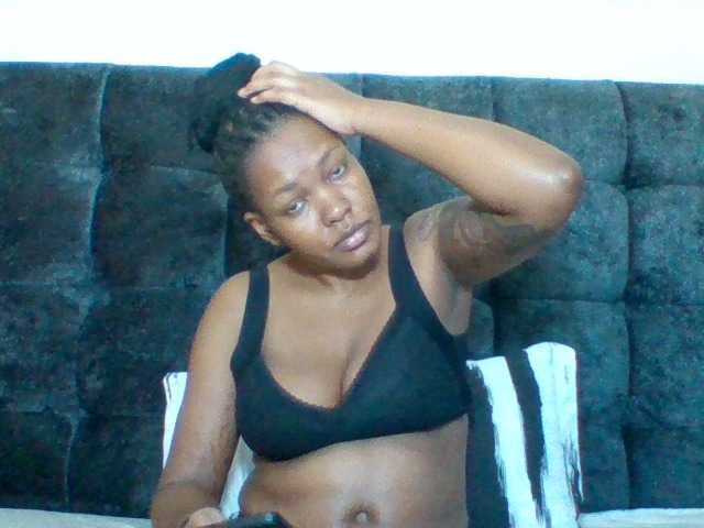 Sexyapple2002 live cam on BongaCams
