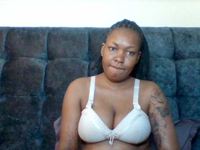 Sexyapple2002 live cam on BongaCams