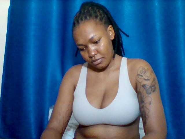Sexyapple2002 live cam on BongaCams