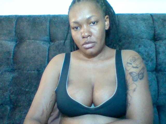Sexyapple2002 live cam on BongaCams