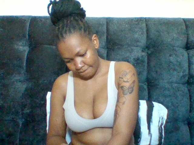 Sexyapple2002 live cam on BongaCams