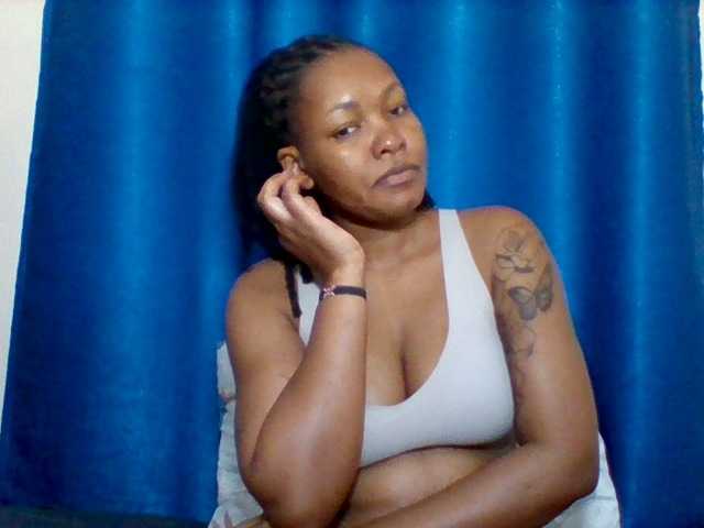 Sexyapple2002 live cam on BongaCams