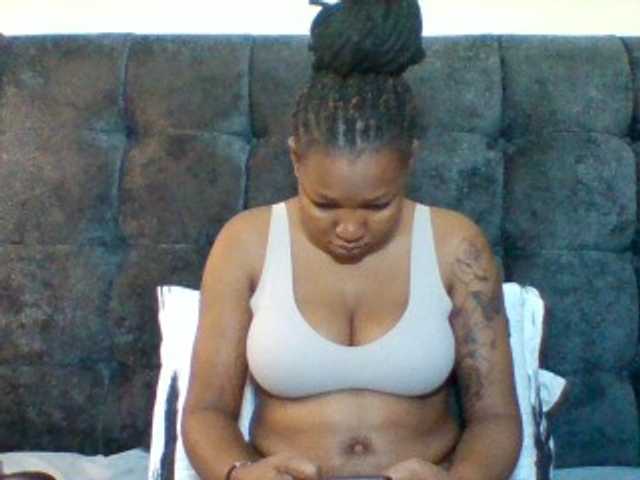 Sexyapple2002 live cam on BongaCams