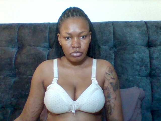 Sexyapple2002 live cam on BongaCams