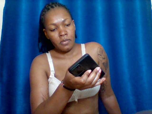 Sexyapple2002 live cam on BongaCams