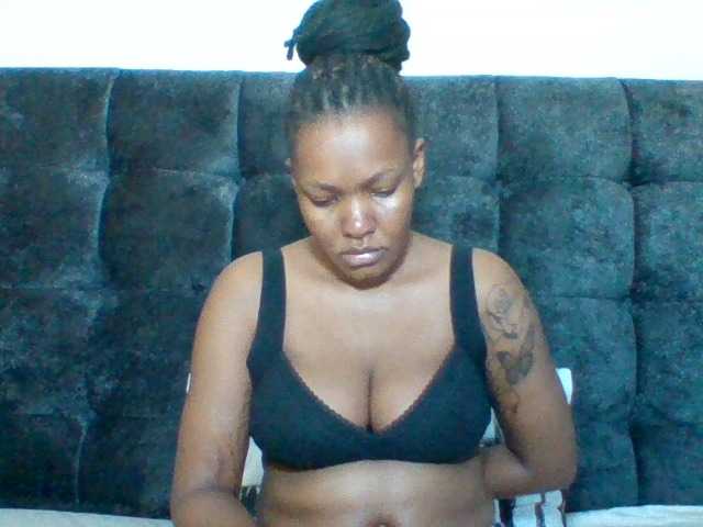 Sexyapple2002 live cam on BongaCams
