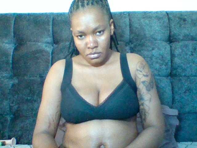 Sexyapple2002 live cam on BongaCams