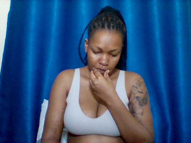 Sexyapple2002 live cam on BongaCams