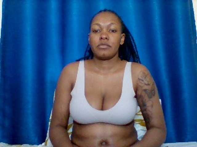 Sexyapple2002 live cam on BongaCams