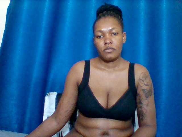 Sexyapple2002 live cam on BongaCams