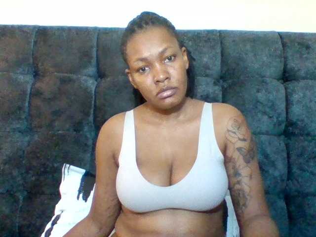 Sexyapple2002 live cam on BongaCams