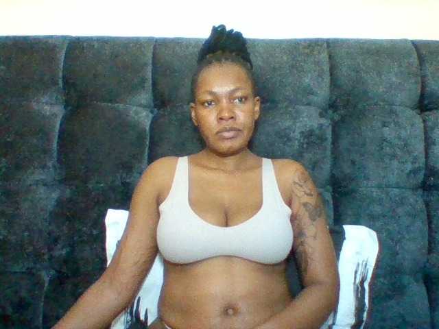 Sexyapple2002 live cam on BongaCams
