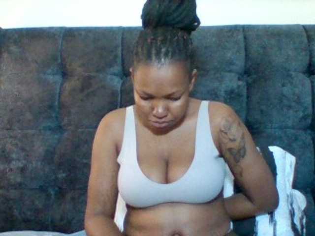 Sexyapple2002 live cam on BongaCams