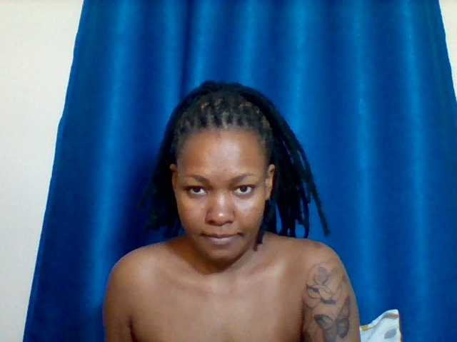 Sexyapple2002 live cam on BongaCams