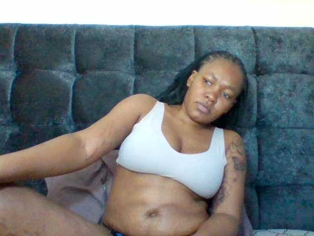 Sexyapple2002 live cam on BongaCams