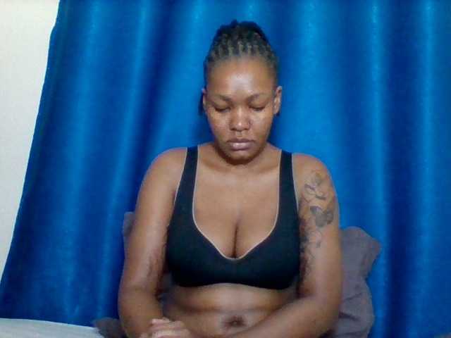 Sexyapple2002 live cam on BongaCams
