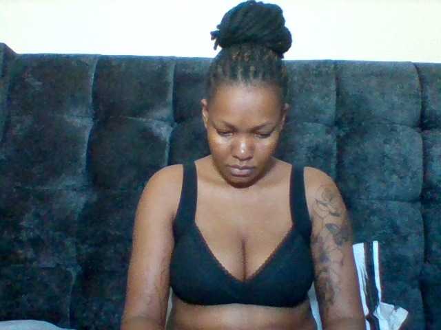 Sexyapple2002 live cam on BongaCams