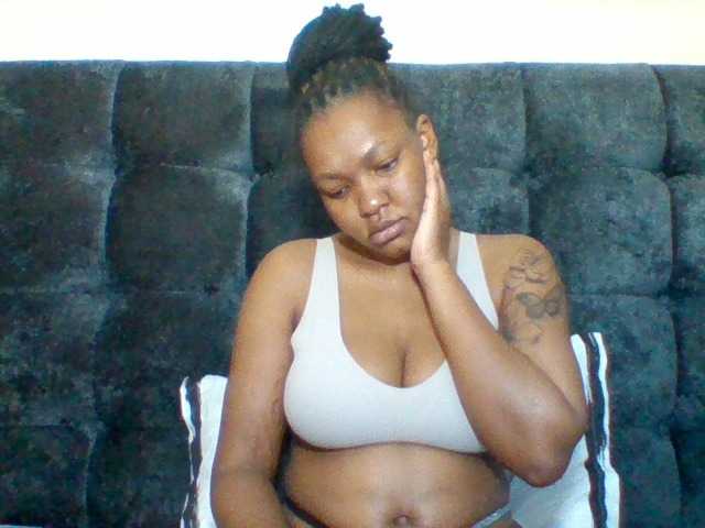 Sexyapple2002 live cam on BongaCams