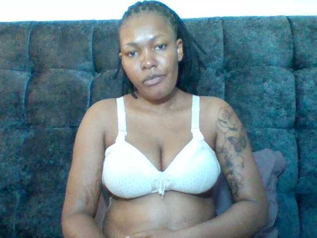 Sexyapple2002 live cam on BongaCams